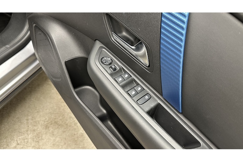 Citroen e-C4 Shine Plus - U3908