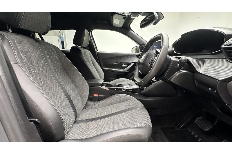 Peugeot E-2008 Allure - U3913