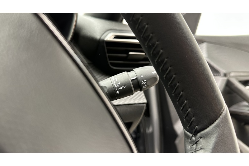 Peugeot E-2008 Allure - U3913
