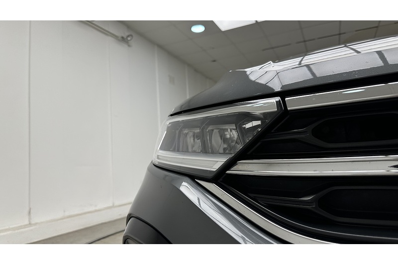 Volkswagen T-Roc TSI R-Line - U3919