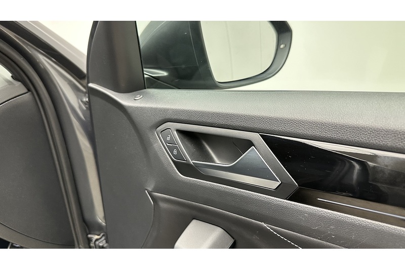 Volkswagen T-Roc TSI R-Line - U3919
