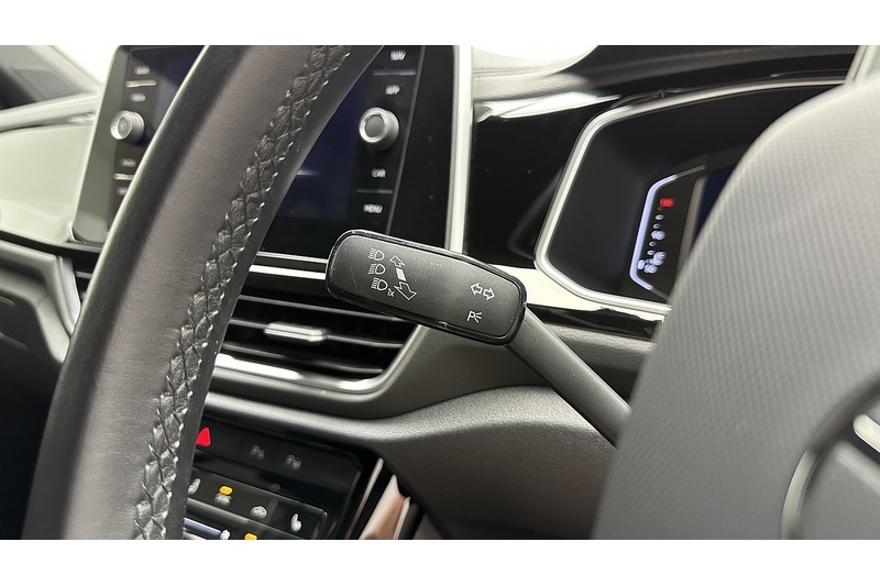 Volkswagen T-Roc TSI R-Line - U3919