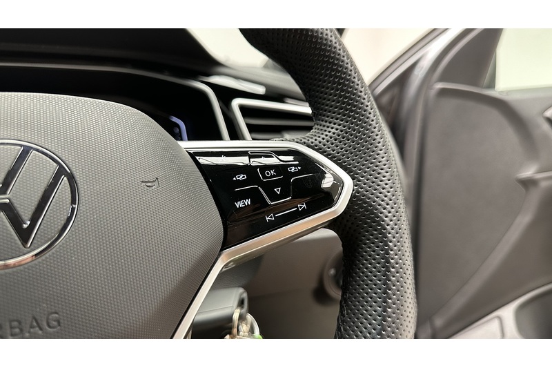 Volkswagen T-Roc TSI R-Line - U3919