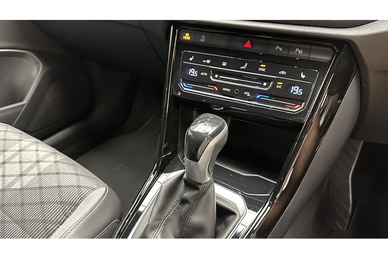 Volkswagen T-Roc TSI R-Line - U3919