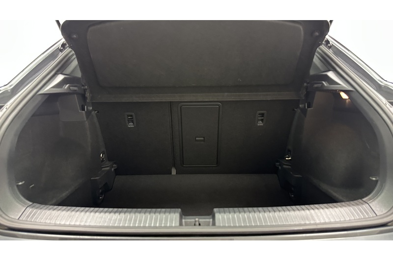 Volkswagen T-Roc TSI R-Line - U3919