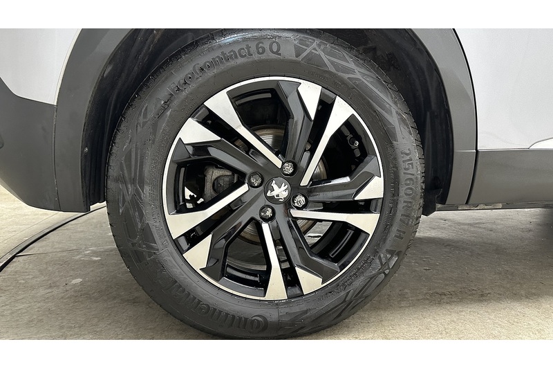 Peugeot E-2008 Allure Premium + - U3929
