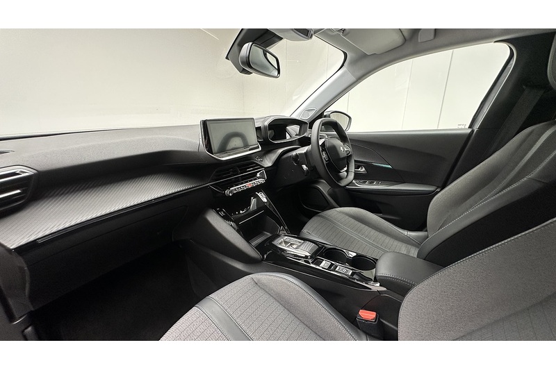 Peugeot E-2008 Allure Premium + - U3929