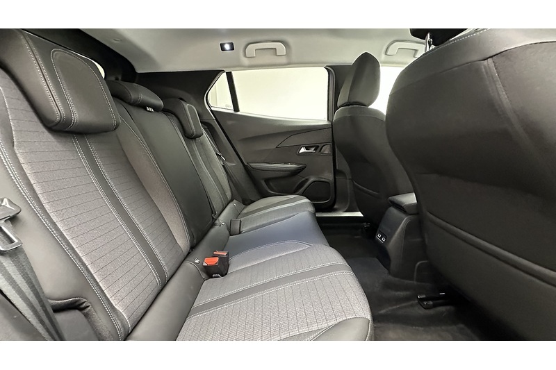 Peugeot E-2008 Allure Premium + - U3929