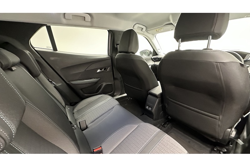 Peugeot E-2008 Allure Premium + - U3929