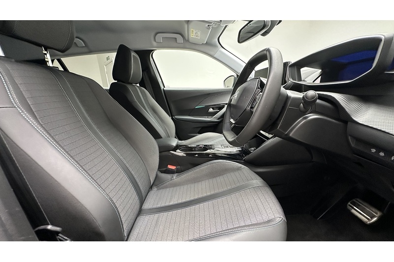 Peugeot E-2008 Allure Premium + - U3929