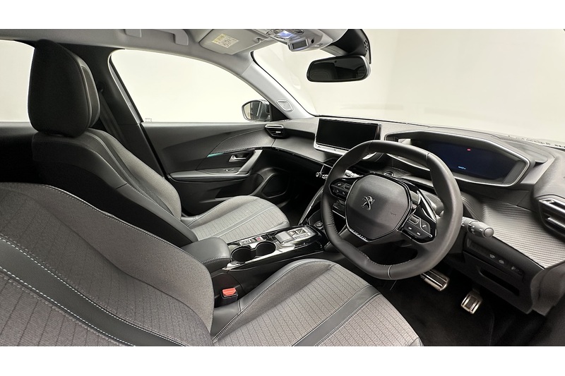 Peugeot E-2008 Allure Premium + - U3929