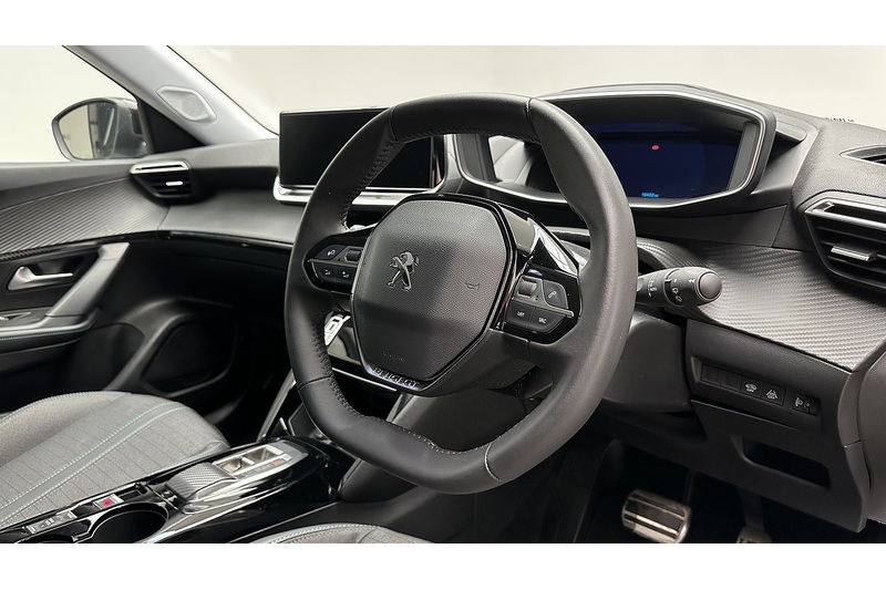 Peugeot E-2008 Allure Premium + - U3929