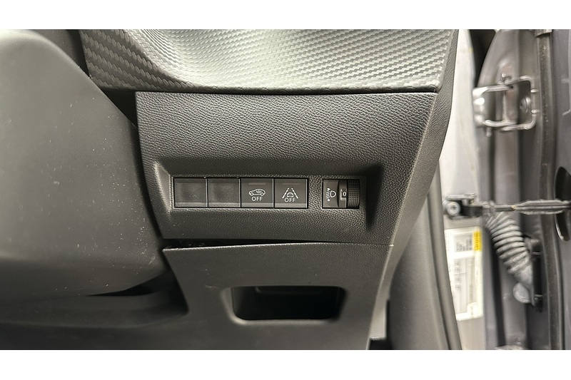 Peugeot E-2008 Allure Premium + - U3929