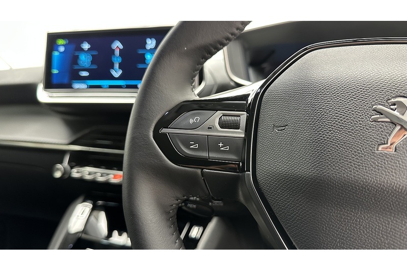Peugeot E-2008 Allure Premium + - U3929