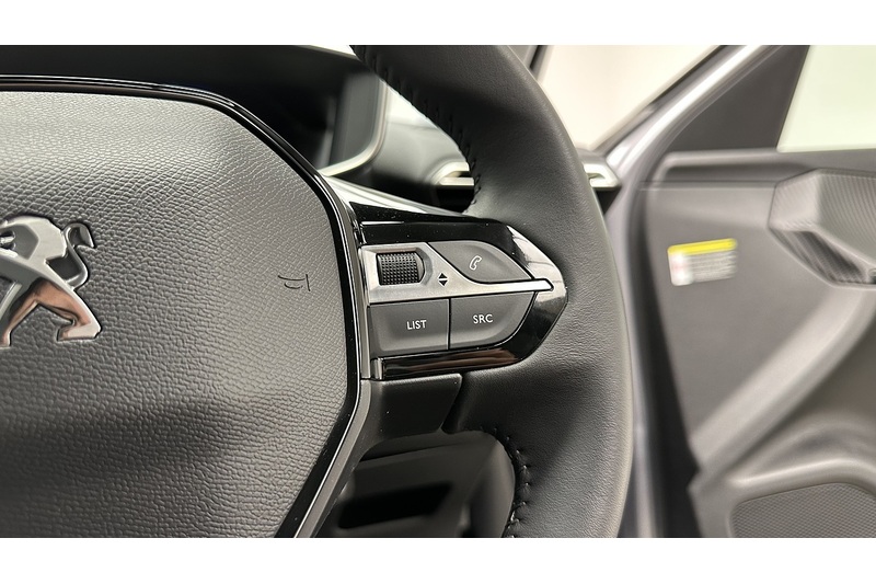 Peugeot E-2008 Allure Premium + - U3929