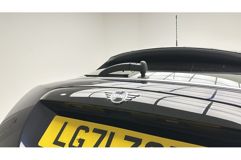 MINI Hatch Cooper Exclusive - U3973