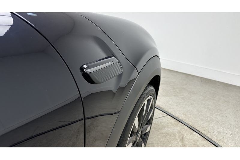 MINI Hatch Cooper Exclusive - U3973