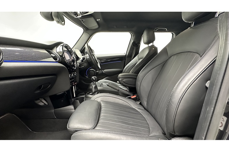 MINI Hatch Cooper Exclusive - U3973