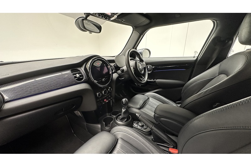 MINI Hatch Cooper Exclusive - U3973