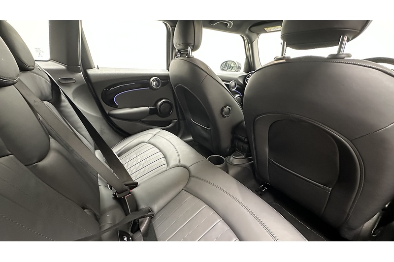 MINI Hatch Cooper Exclusive - U3973