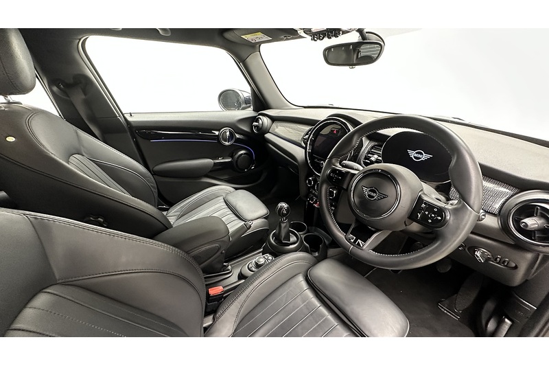 MINI Hatch Cooper Exclusive - U3973