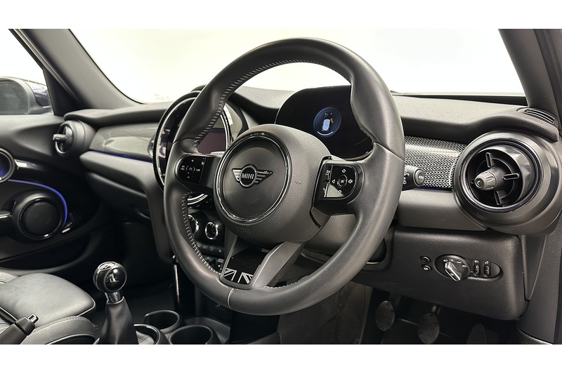 MINI Hatch Cooper Exclusive - U3973