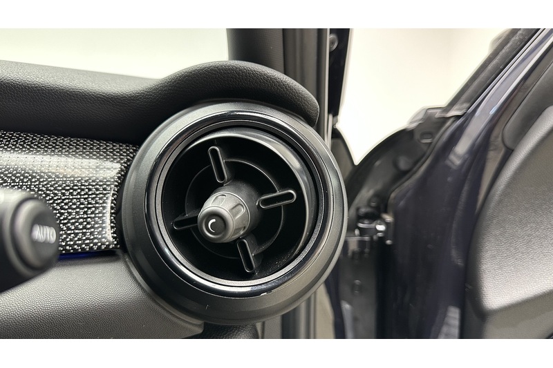 MINI Hatch Cooper Exclusive - U3973