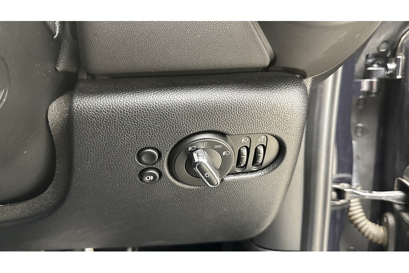 MINI Hatch Cooper Exclusive - U3973