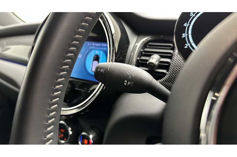 MINI Hatch Cooper Exclusive - U3973