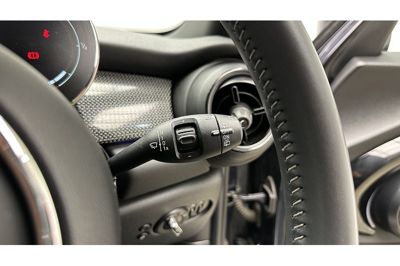 MINI Hatch Cooper Exclusive - U3973