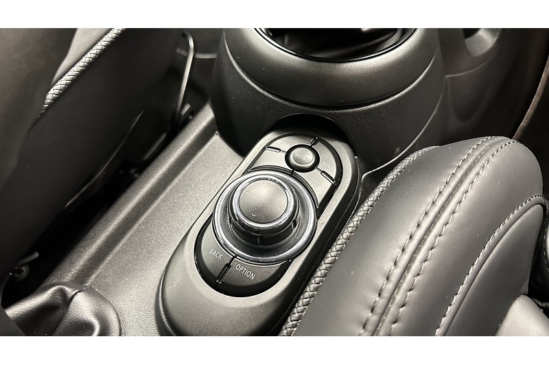 MINI Hatch Cooper Exclusive - U3973