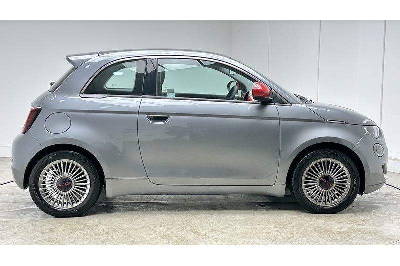 Fiat 500e RED - U3980