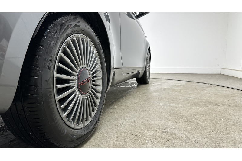 Fiat 500e RED - U3980