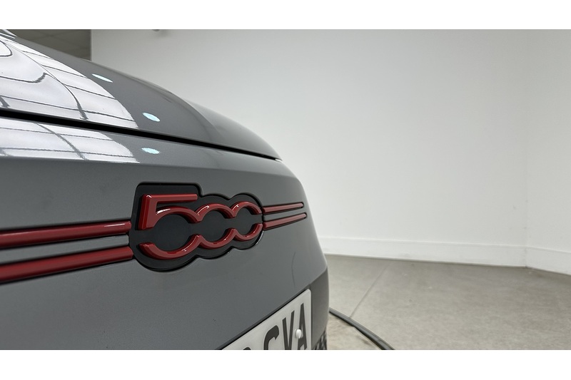 Fiat 500e RED - U3980