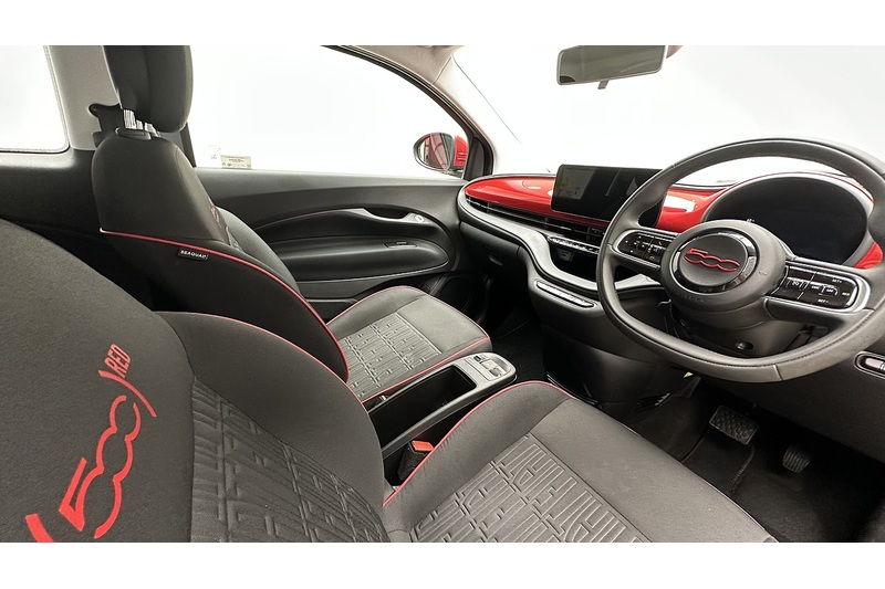 Fiat 500e RED - U3980