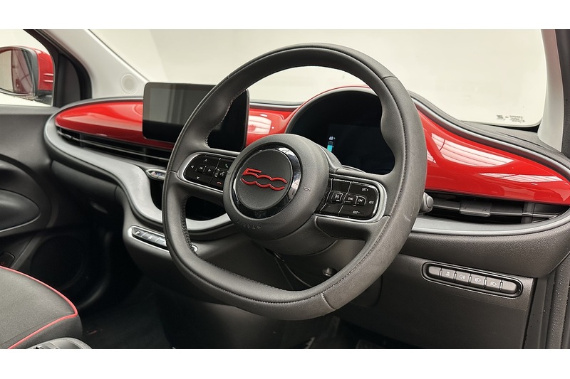 Fiat 500e RED - U3980