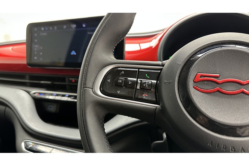 Fiat 500e RED - U3980