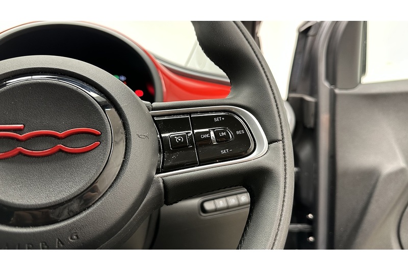 Fiat 500e RED - U3980