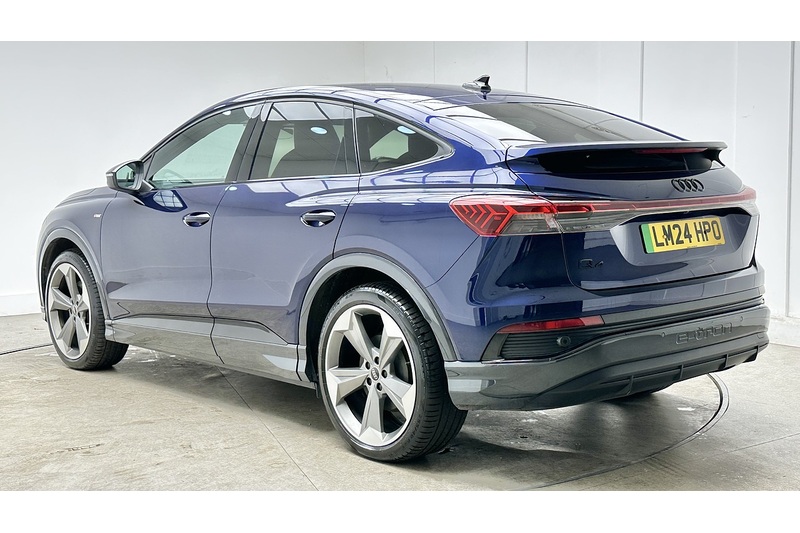 Audi Q4 e-tron Black Edition - U4023