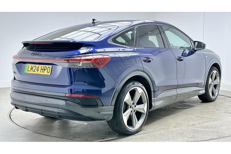 Audi Q4 e-tron Black Edition - U4023