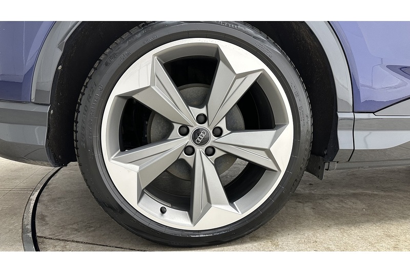 Audi Q4 e-tron Black Edition - U4023