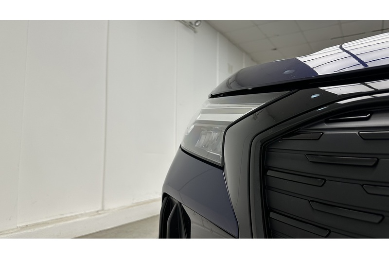Audi Q4 e-tron Black Edition - U4023