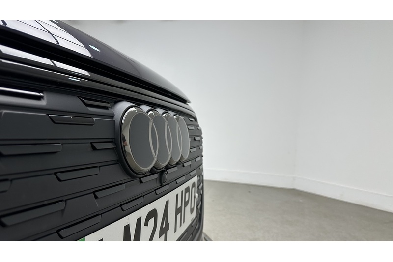 Audi Q4 e-tron Black Edition - U4023
