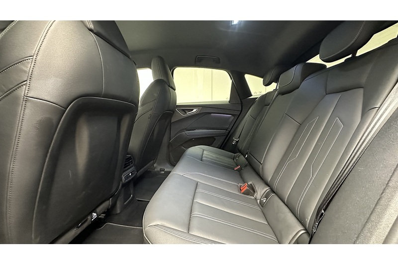 Audi Q4 e-tron Black Edition - U4023