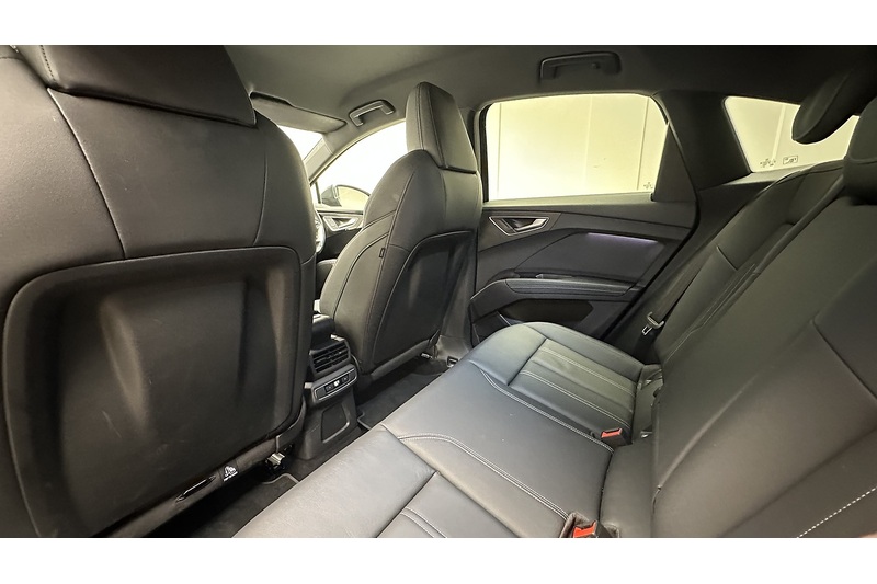 Audi Q4 e-tron Black Edition - U4023
