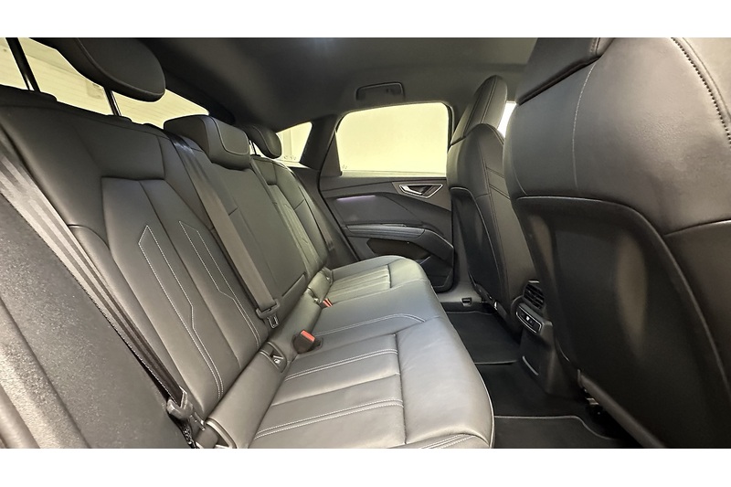 Audi Q4 e-tron Black Edition - U4023
