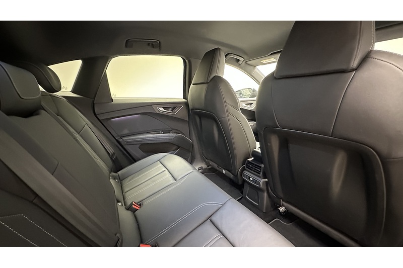 Audi Q4 e-tron Black Edition - U4023