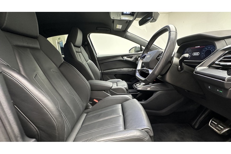 Audi Q4 e-tron Black Edition - U4023