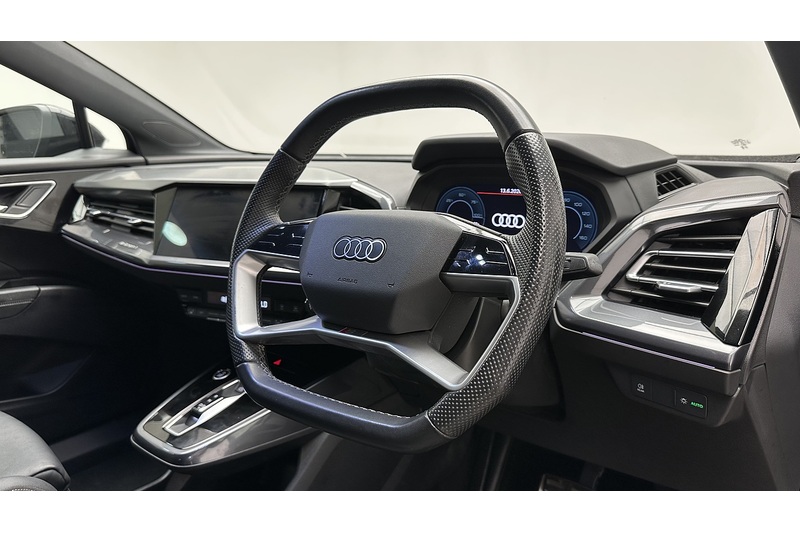 Audi Q4 e-tron Black Edition - U4023