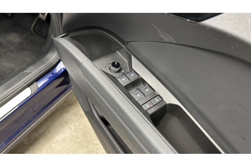 Audi Q4 e-tron Black Edition - U4023